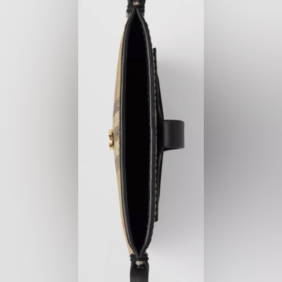 BNWT BURBERRY Vintage Check Anne Phone Case with Strap - Picture 11 of 12